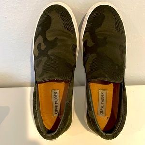 Steve Madden camouflage sneakers. Slip on. Good condition. Size 7